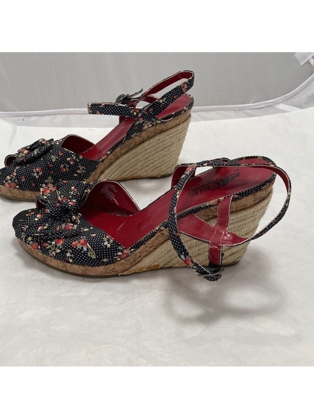 CLIFFS Sandals by White Mountain - Picture 8 of 13